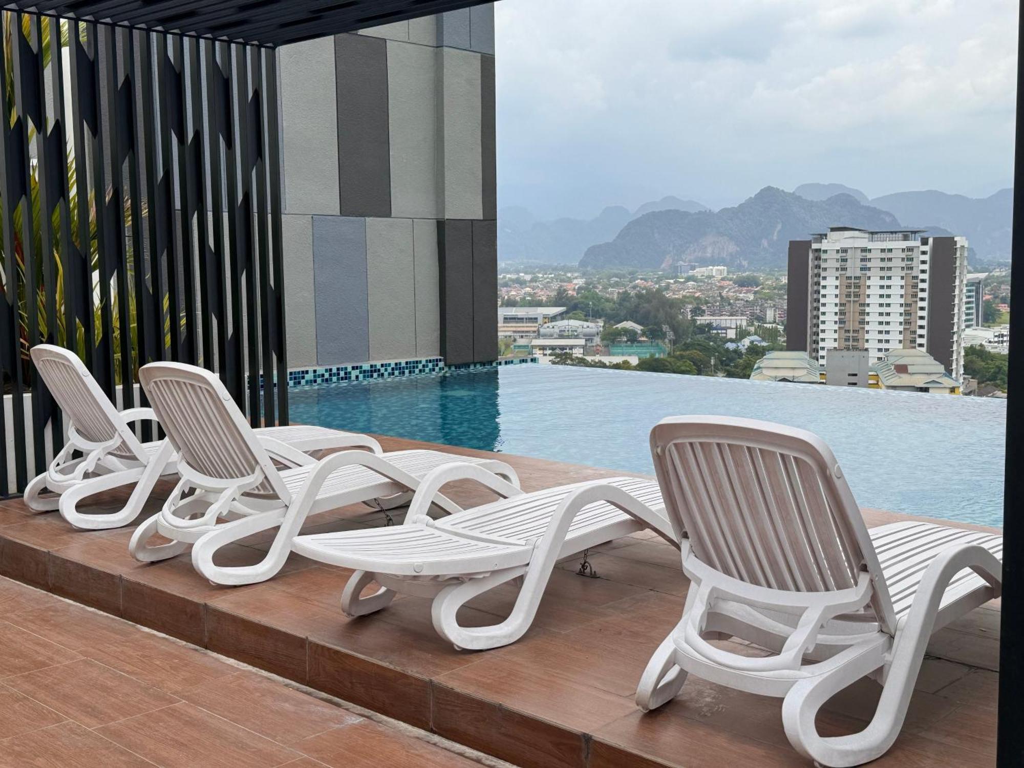 Apartment Horizon Skypool Town 4-11pax By Iwh Ipoh