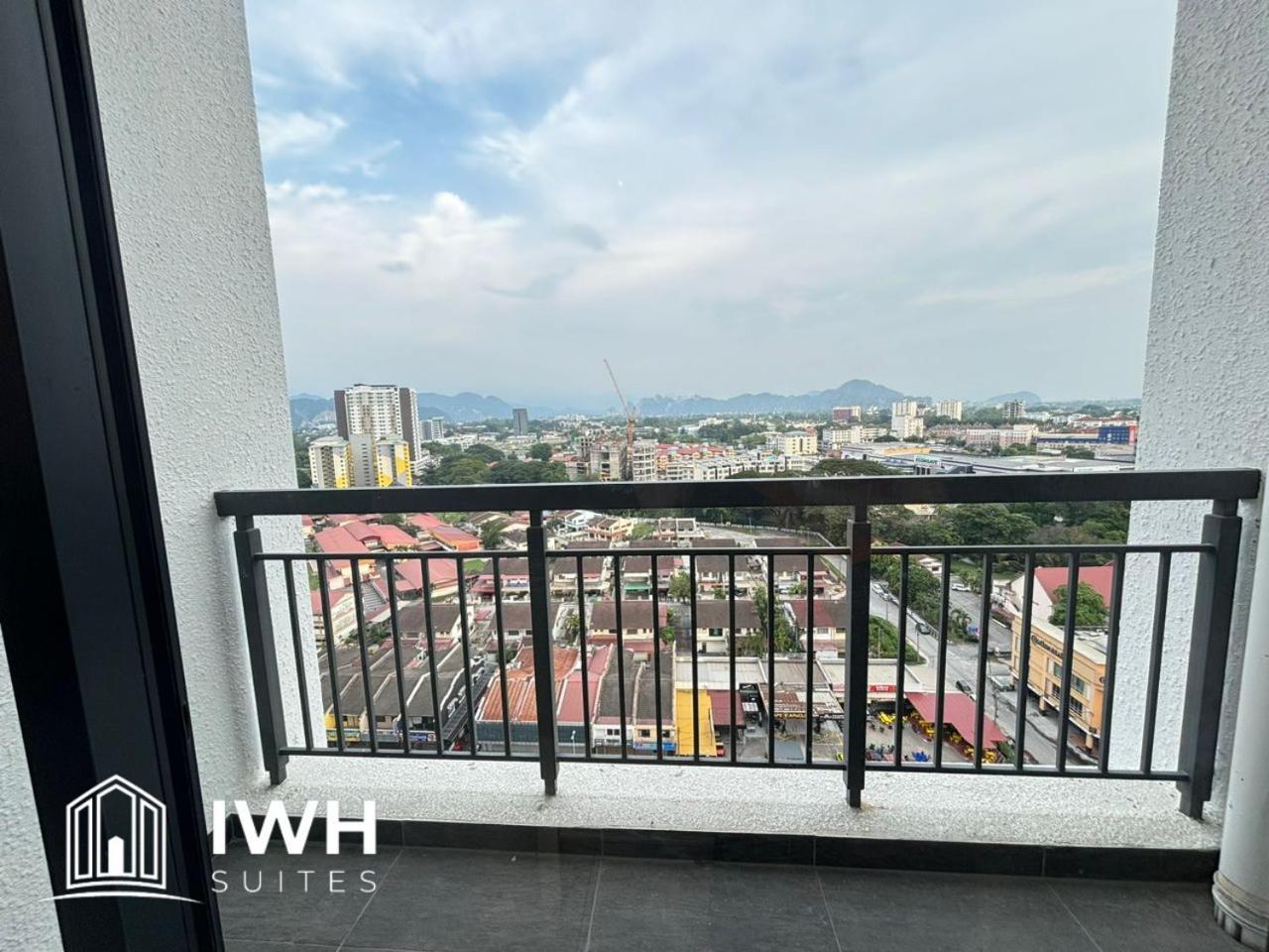 Apartment Horizon Skypool Town 4-11pax By Iwh *